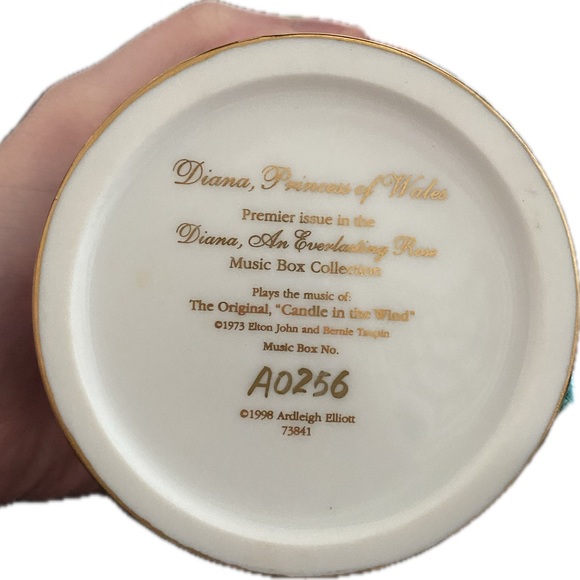 Princess Diana- Music Box with certificate of Authenticity - Picture 6 of 9